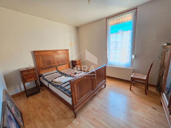 Maison individuelle habitable de plain-pied et grande dépendance aménagée