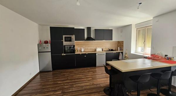 Vente                                                      Appartement
                        
                     3 pièces                      73 m2                     à Morestel