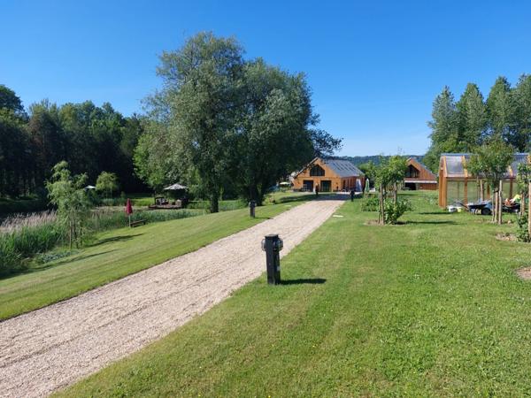 Aux portes des lacs, 2 habitations SPA, Etangs, sur 5900m²