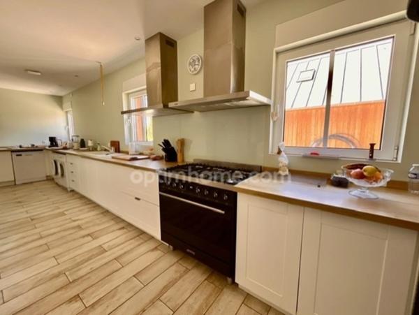 Aux portes des lacs, 2 habitations SPA, Etangs, sur 5900m²