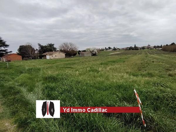 Terrain constructible d'environ 852 m²
