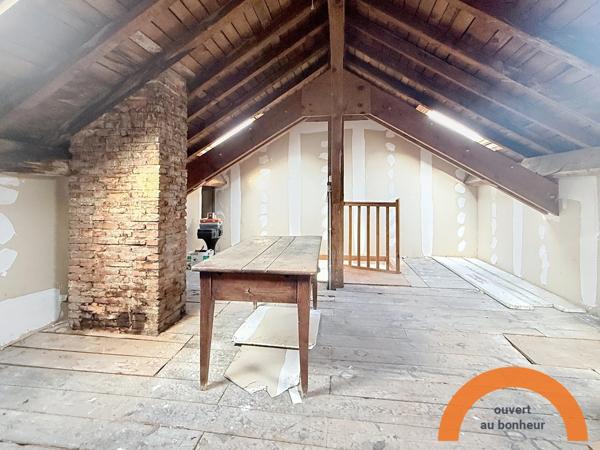 CIBOURE CENTRE – CHARME DE L’ANCIEN, 3 CHAMBRES ET 71 M² D’EXTÉRIEUR + PARKING