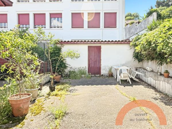 CIBOURE CENTRE – CHARME DE L’ANCIEN, 3 CHAMBRES ET 71 M² D’EXTÉRIEUR + PARKING