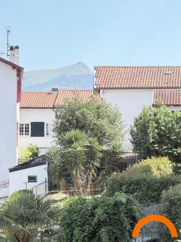 CIBOURE CENTRE – CHARME DE L’ANCIEN, 3 CHAMBRES ET 71 M² D’EXTÉRIEUR + PARKING