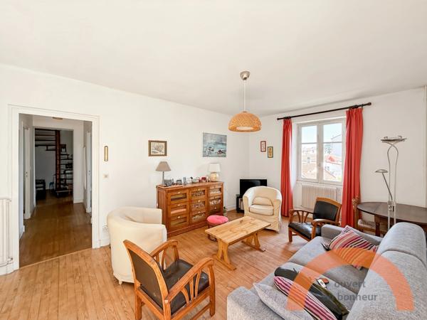 CIBOURE CENTRE – CHARME DE L’ANCIEN, 3 CHAMBRES ET 71 M² D’EXTÉRIEUR + PARKING