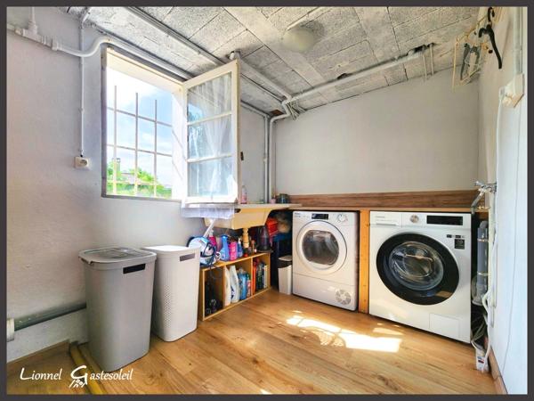 Maison sur deux niveaux 5 chambres Garages à vendre sur la commune de  PINEUILH (33)