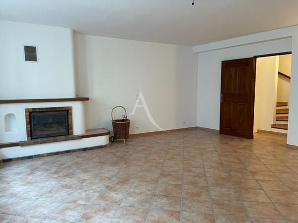 JOLIE MAISON DE VILLAGE DE 74M2 AVEC GARAGE, BALCON ET CAVE AU COEUR DE RIEZ (04).