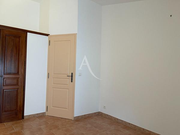 JOLIE MAISON DE VILLAGE DE 74M2 AVEC GARAGE, BALCON ET CAVE AU COEUR DE RIEZ (04).