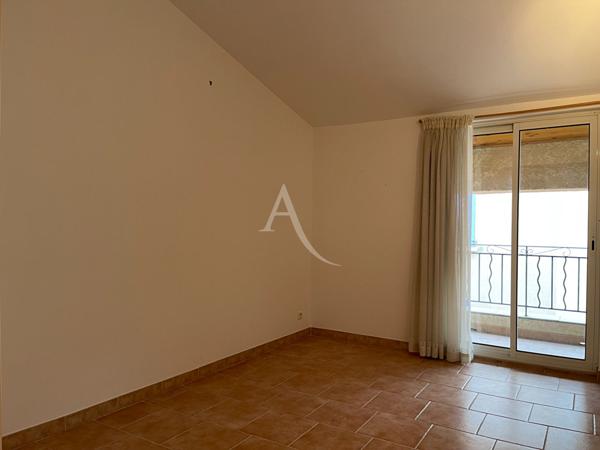 JOLIE MAISON DE VILLAGE DE 74M2 AVEC GARAGE, BALCON ET CAVE AU COEUR DE RIEZ (04).