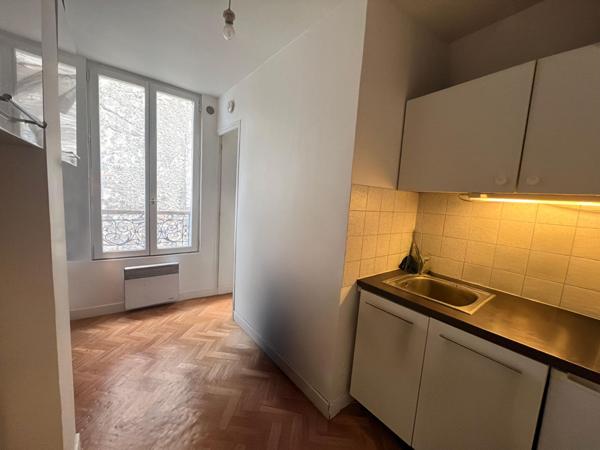 Coup de coeur à Ménilmontant -Charmant deux-pièces à réinventer