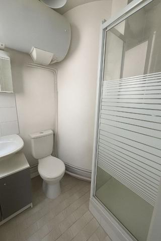 Coup de coeur à Ménilmontant -Charmant deux-pièces à réinventer