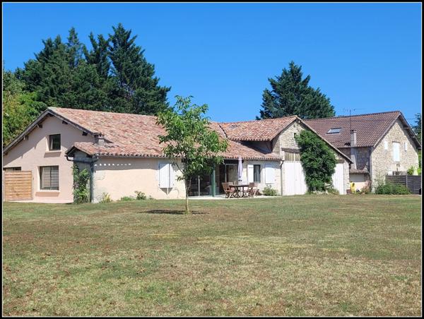 SITE D EXCEPTION, 6 HABITATIONS, UN LAC, DES BOIS, DES PRAIRIES à LA ROMIEU (32)