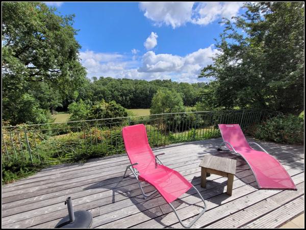 SITE D EXCEPTION, 6 HABITATIONS, UN LAC, DES BOIS, DES PRAIRIES à LA ROMIEU (32)