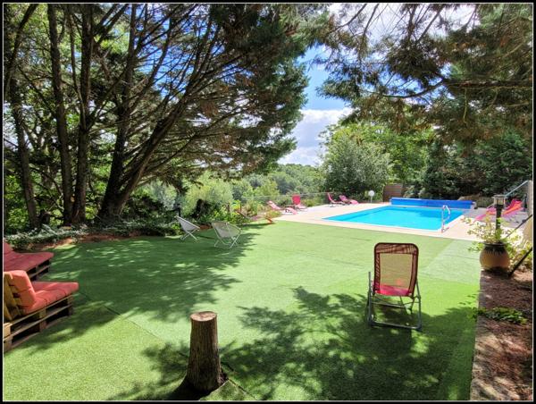 SITE D EXCEPTION, 6 HABITATIONS, UN LAC, DES BOIS, DES PRAIRIES à LA ROMIEU (32)