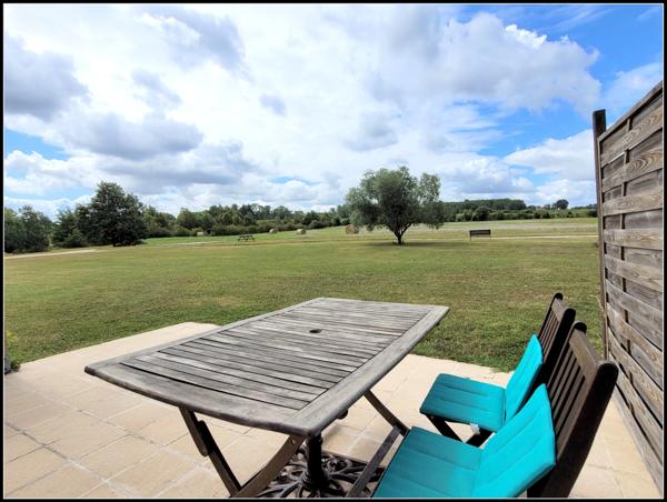 SITE D EXCEPTION, 6 HABITATIONS, UN LAC, DES BOIS, DES PRAIRIES à LA ROMIEU (32)