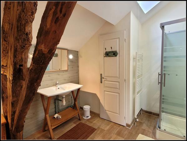 SITE D EXCEPTION, 6 HABITATIONS, UN LAC, DES BOIS, DES PRAIRIES à LA ROMIEU (32)