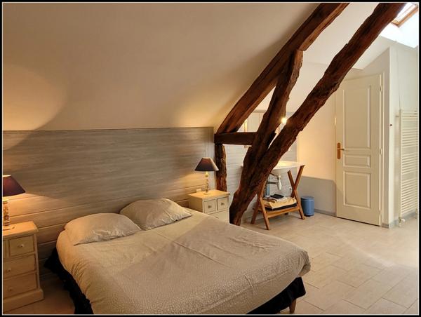 SITE D EXCEPTION, 6 HABITATIONS, UN LAC, DES BOIS, DES PRAIRIES à LA ROMIEU (32)