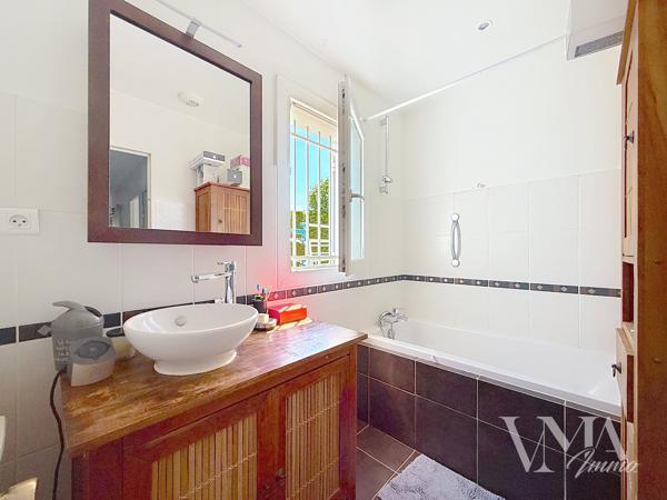 LA TOUR-DE-SALVAGNY – Maison familiale 7 pièces avec piscine 650 000 € | 146 m² Carrez | Terrain 631 m² Détails des diagnostics énergétiques