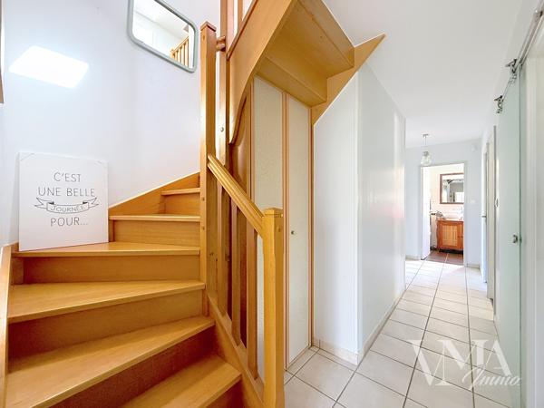 LA TOUR-DE-SALVAGNY – Maison familiale 7 pièces avec piscine 650 000 € | 146 m² Carrez | Terrain 631 m² Détails des diagnostics énergétiques