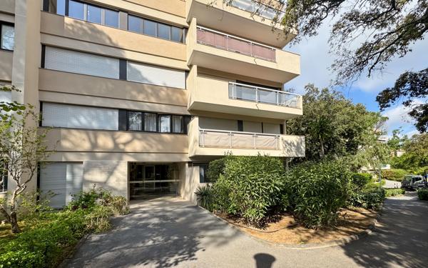 Appartement à vendre    4 pièces • 84 m2 Saint-Raphaël