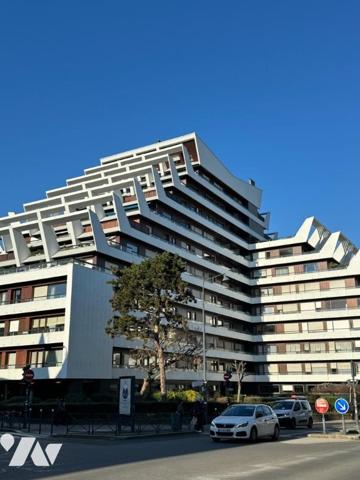 Local à usage professionnel