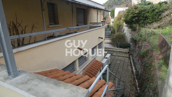 VENTE : Immeuble de 3 niveaux à SAINT LAURENT DE CERDANS