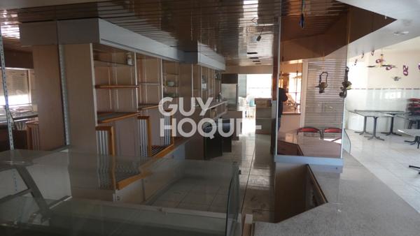 VENTE : Immeuble de 3 niveaux à SAINT LAURENT DE CERDANS