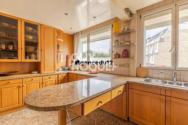 À VENDRE Appartement familial de 174 m² ,au 6ème étage avec ascenseur, Métro ligne 1
