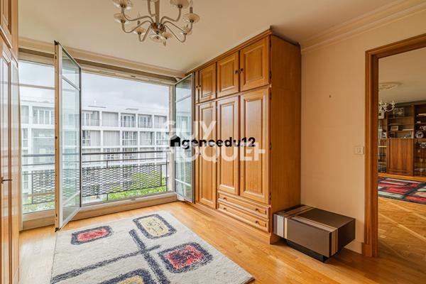 À VENDRE Appartement familial de 174 m² ,au 6ème étage avec ascenseur, Métro ligne 1