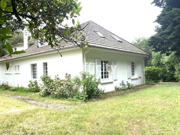 Maison 11 pièces - 216 m²