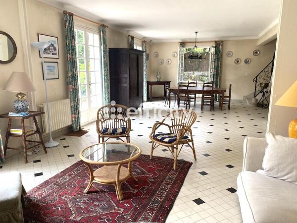 Maison 11 pièces - 216 m²