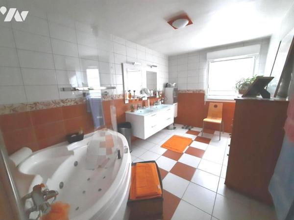 VIAGER OCCUPE - Maison 6 pièces (Construction "BOURGEOIS" de 2006, d'environ 140 m² habitables) su