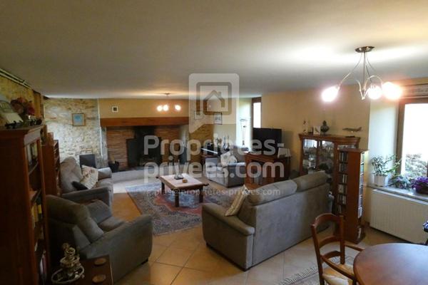 Propriété d'Exception en Pierre avec Piscine et 5 ha, Duravel (46700)