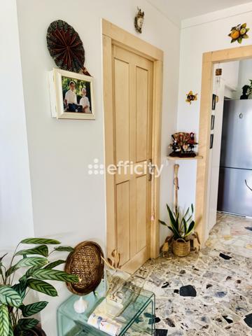 Appartement
         2 pièces
        - 53 m² 238 500 € *