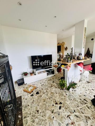 Appartement
         2 pièces
        - 53 m² 238 500 € *