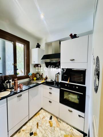 Appartement
         2 pièces
        - 53 m² 238 500 € *