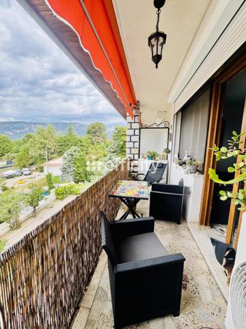Appartement
         2 pièces
        - 53 m² 238 500 € *