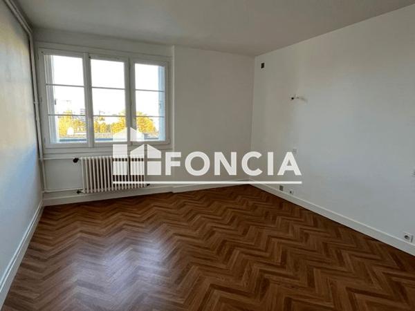 Location Appartement 4 pièces 73.7 m² - 20 ET 22 RUE MANSART Le Mans 72000