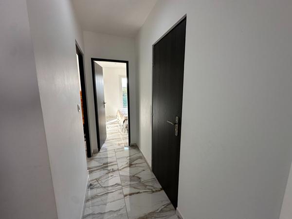 Maison neuve d'architecte à vendre à Aubagne - 4 chambres, piscine et grand terrain !