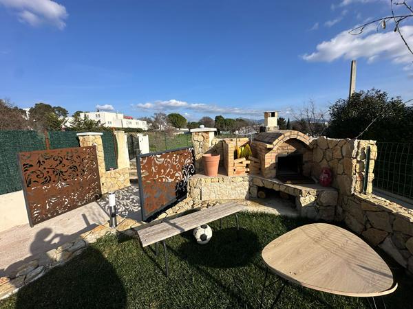 Maison neuve d'architecte à vendre à Aubagne - 4 chambres, piscine et grand terrain !
