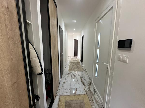 Maison neuve d'architecte à vendre à Aubagne - 4 chambres, piscine et grand terrain !