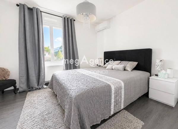 Maison à VOUVRAY, 01200 - 5 pièces 118m²
