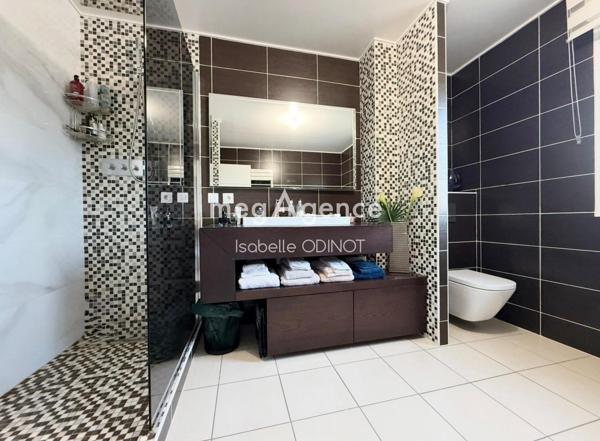 Maison à VOUVRAY, 01200 - 5 pièces 118m²
