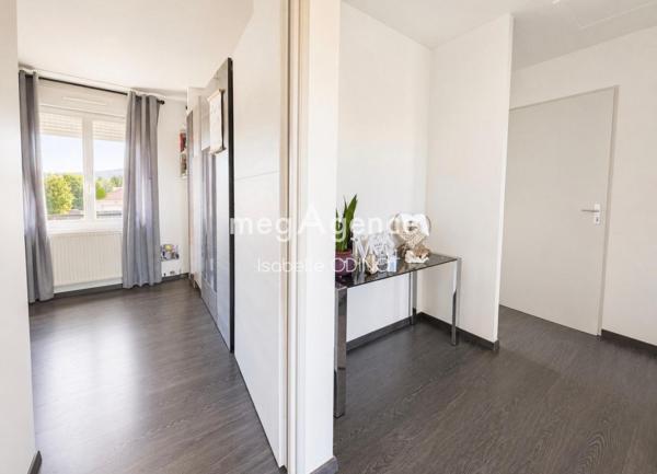Maison à VOUVRAY, 01200 - 5 pièces 118m²