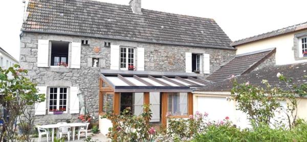 SIOUVILLE-HAGUE MAISON AVEC EXTENSION HABITABLE + 2 GARAGES + JARDIN ARBORE