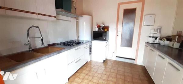 SIOUVILLE-HAGUE MAISON AVEC EXTENSION HABITABLE + 2 GARAGES + JARDIN ARBORE