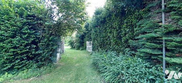 SIOUVILLE-HAGUE MAISON AVEC EXTENSION HABITABLE + 2 GARAGES + JARDIN ARBORE