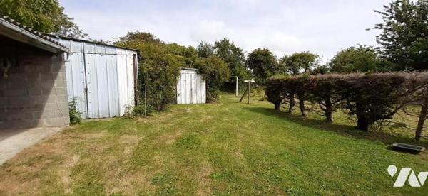 SIOUVILLE-HAGUE MAISON AVEC EXTENSION HABITABLE + 2 GARAGES + JARDIN ARBORE