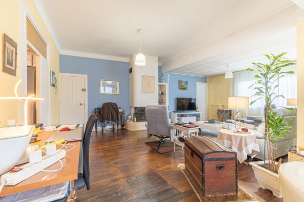 Maison 8 pièces - 302 m²