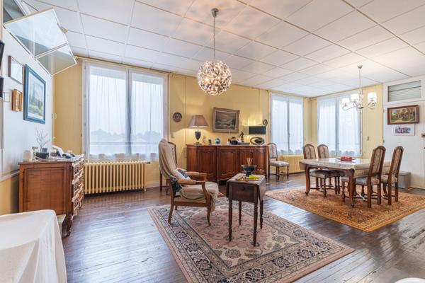 Maison 8 pièces - 302 m²